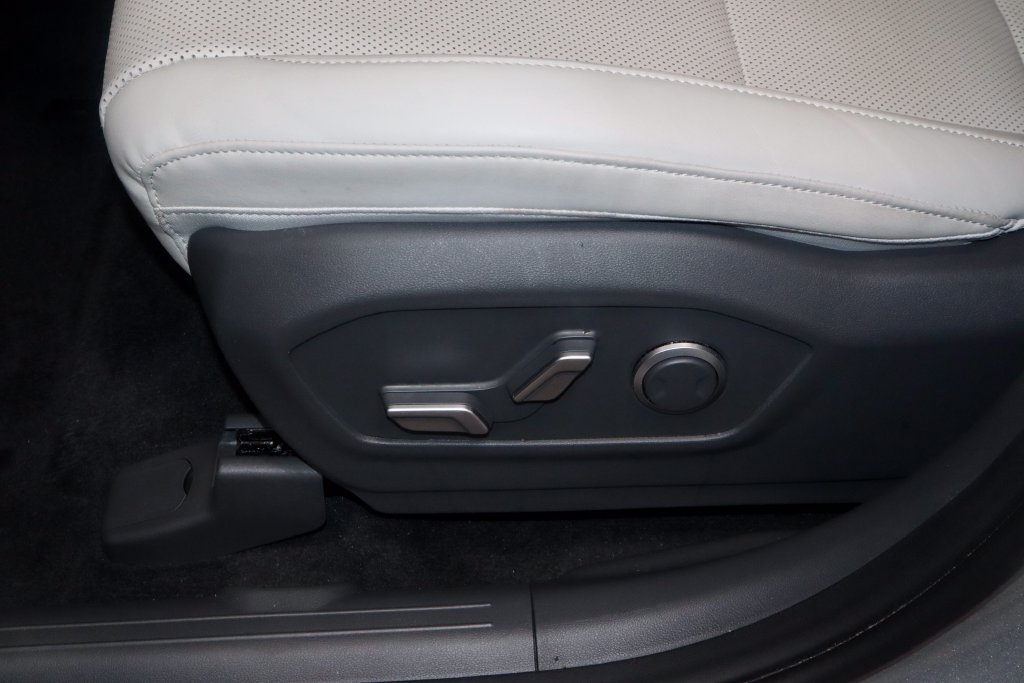 Used 2025 Hyundai Santa Fe SEL AWD/4WD image 24