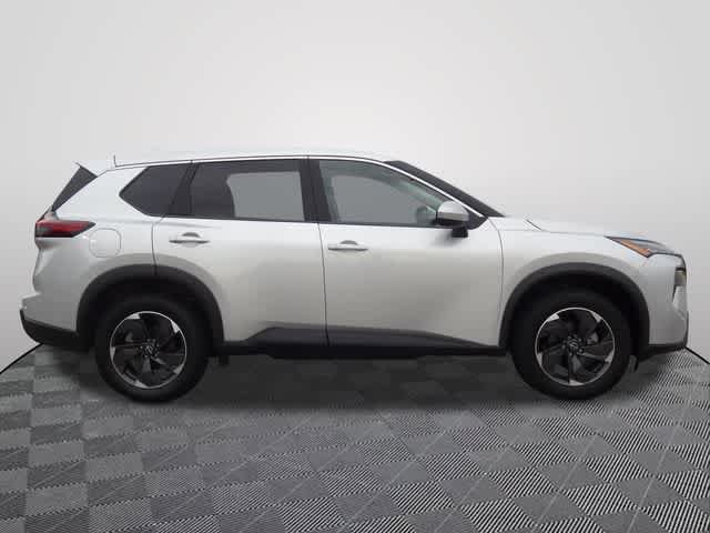 Used 2025 Nissan Rogue SV AWD/4WD image 4