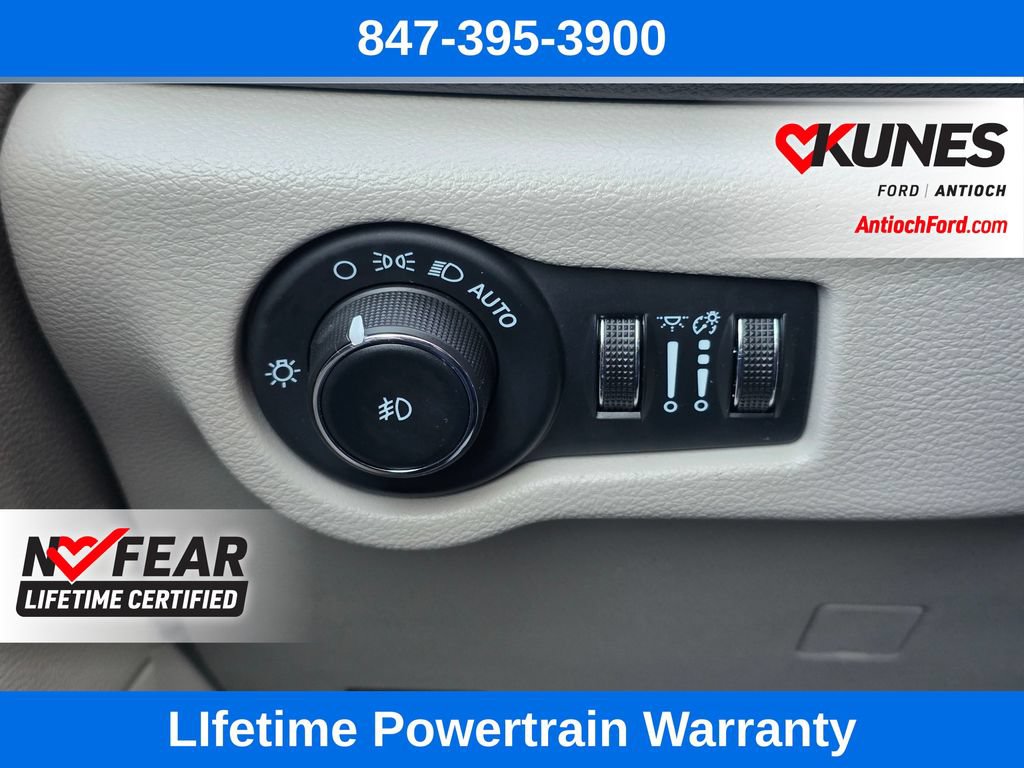Used 2024 Chrysler Pacifica Touring-L FWD image 46
