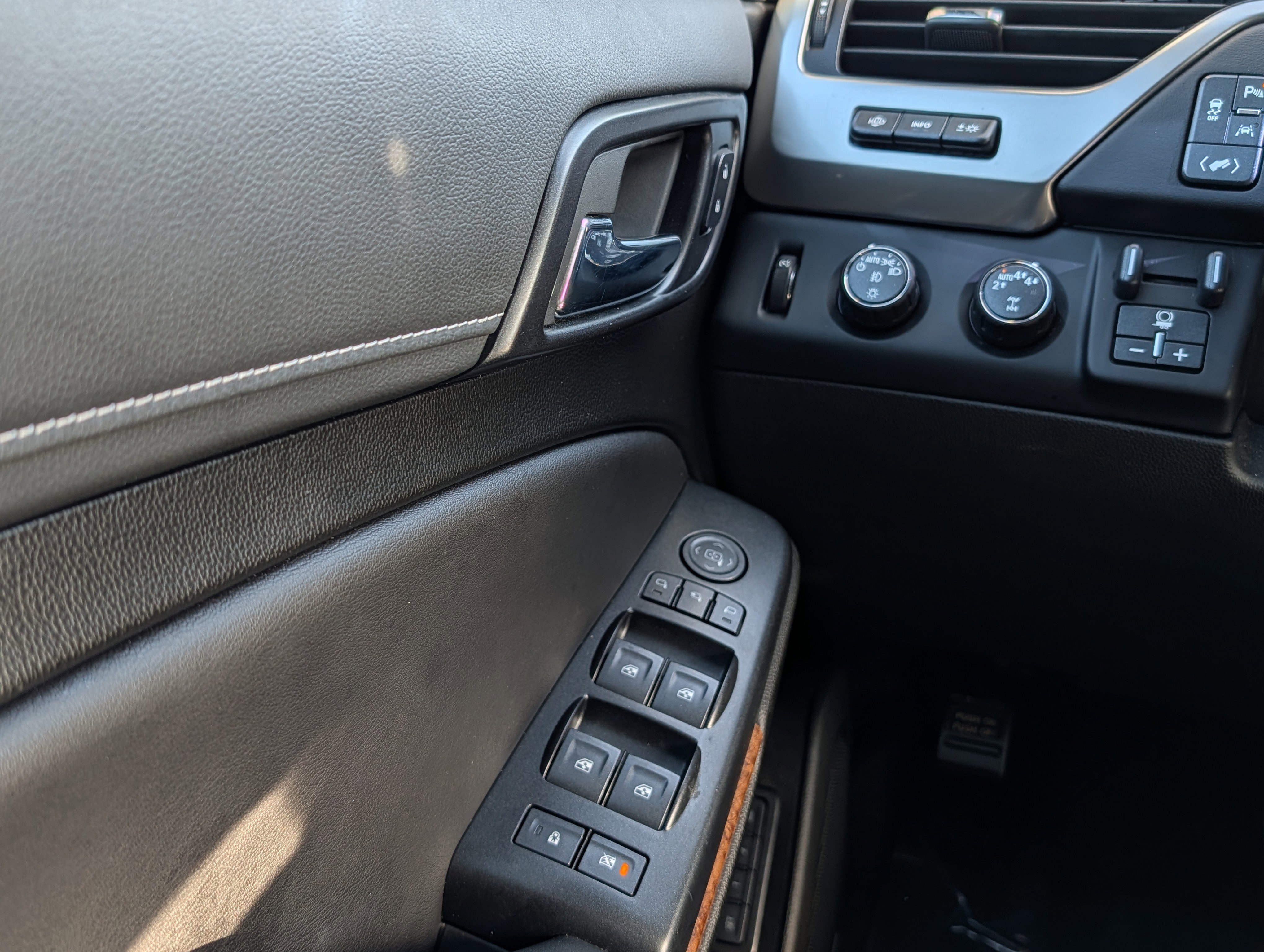 Used 2020 Chevrolet Tahoe Premier w/ Max Trailering Package image 24