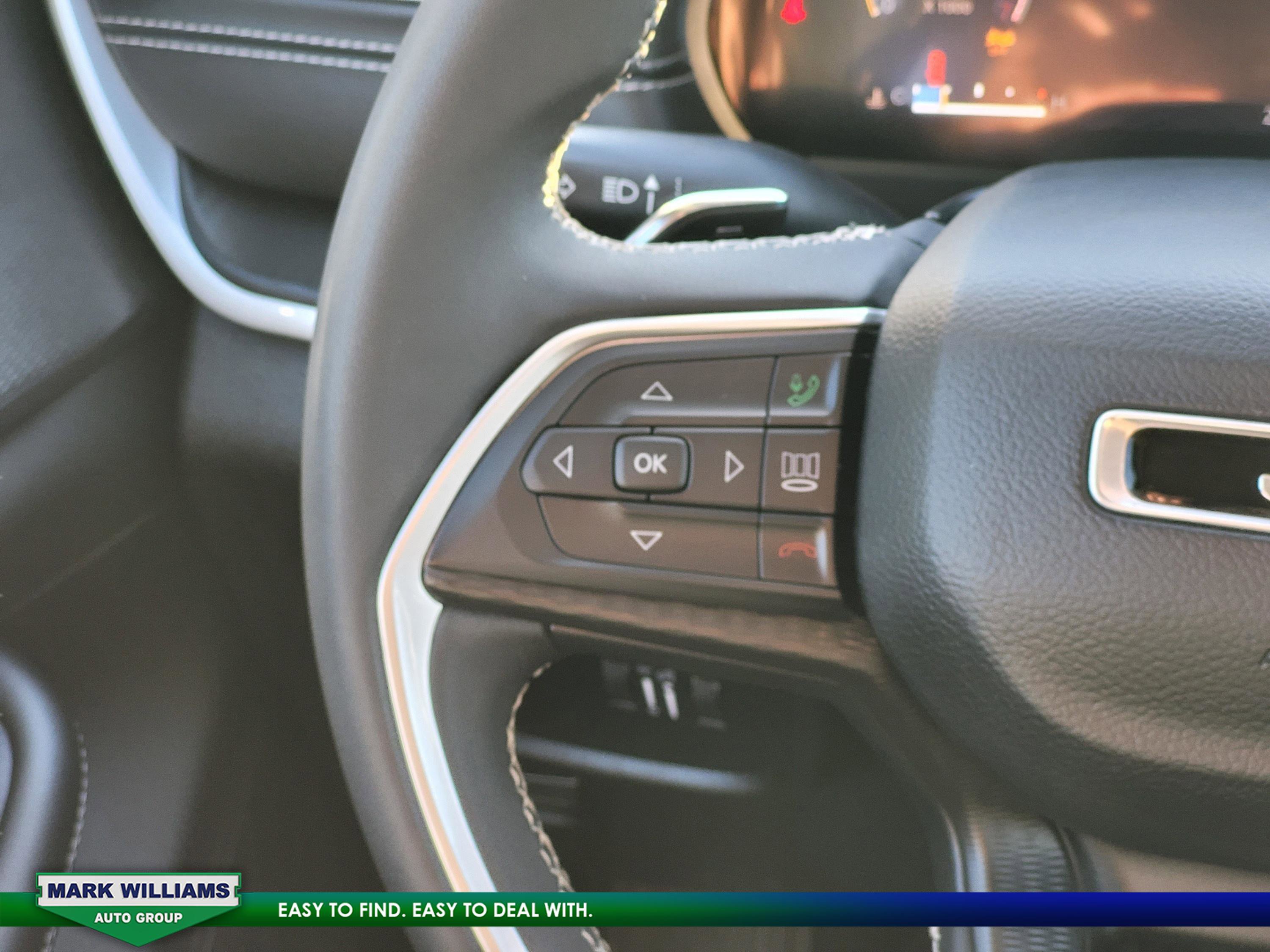 Used 2024 Jeep Grand Cherokee L Laredo image 14