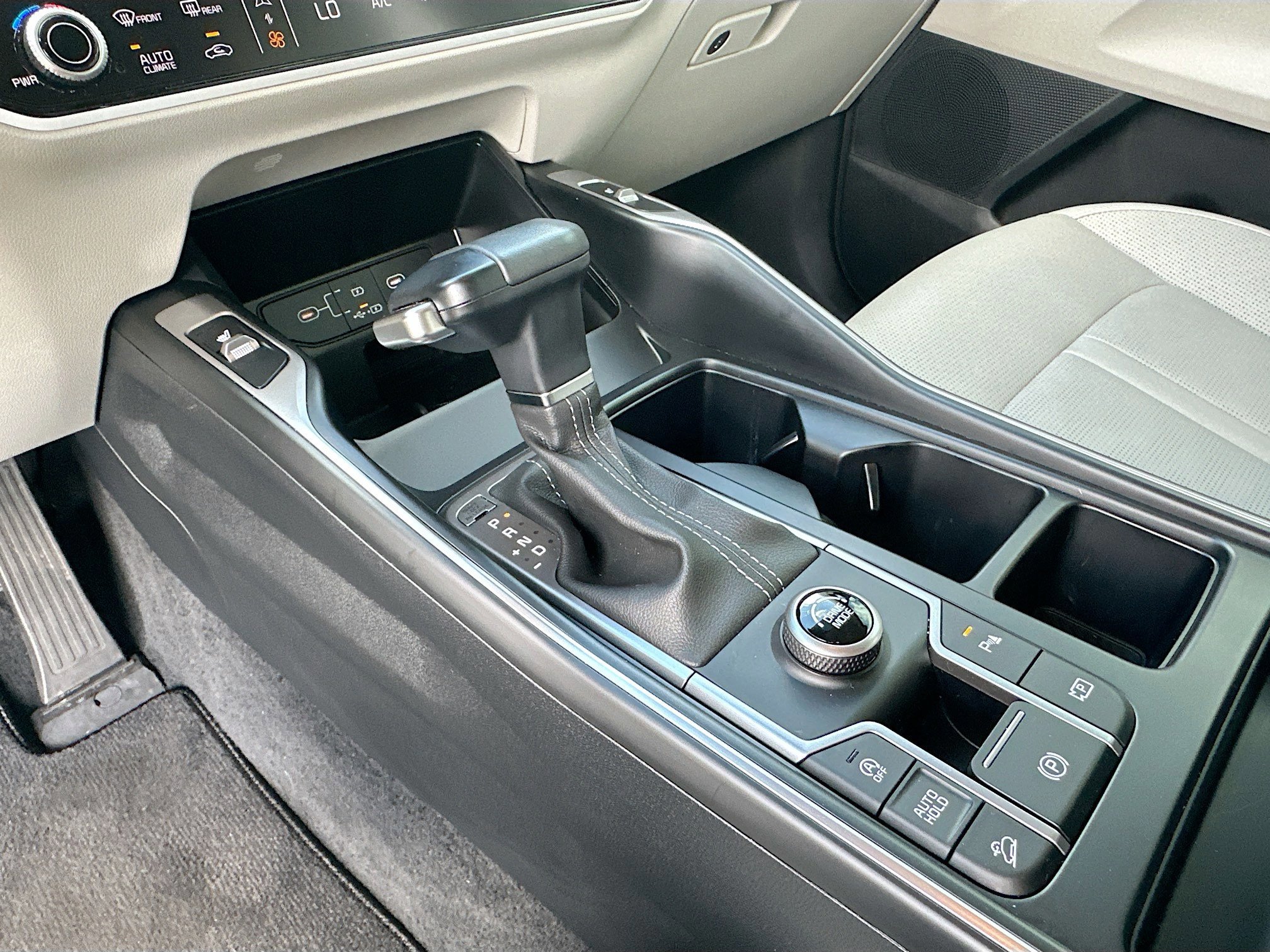 Used 2025 Kia Sorento S image 17