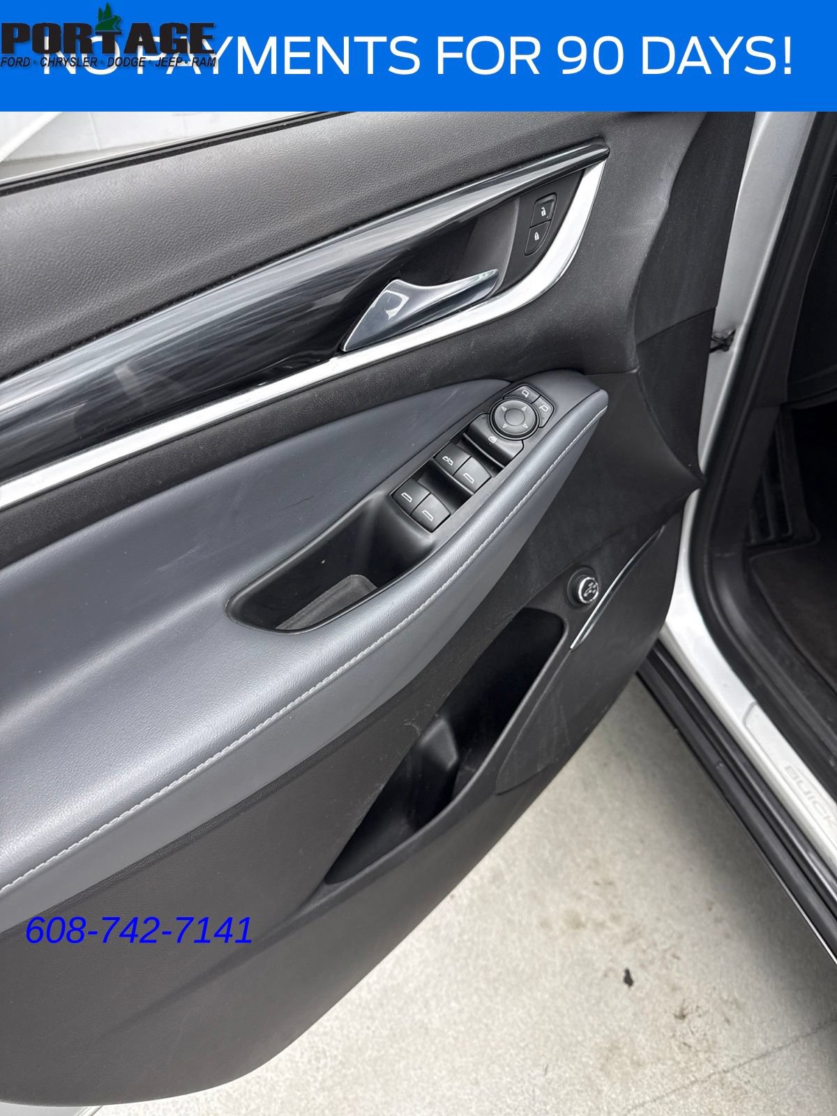 Used 2021 Buick Enclave Essence FWD image 13