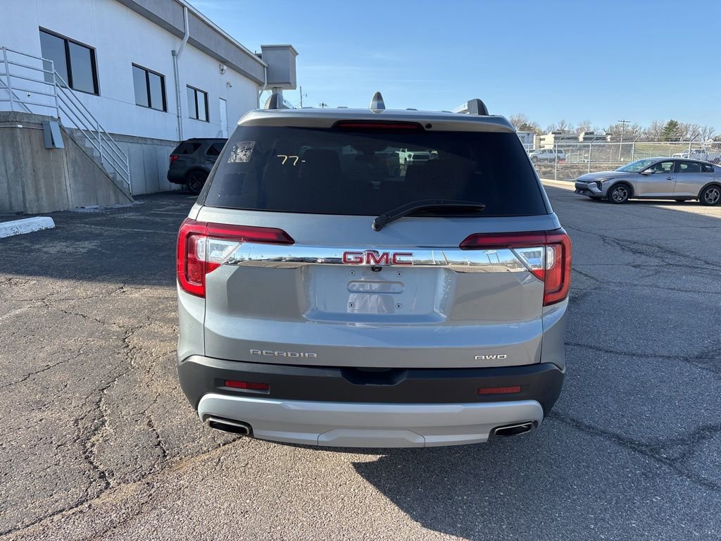 Used 2023 GMC Acadia SLE w/ Driver Convenience Package image 3