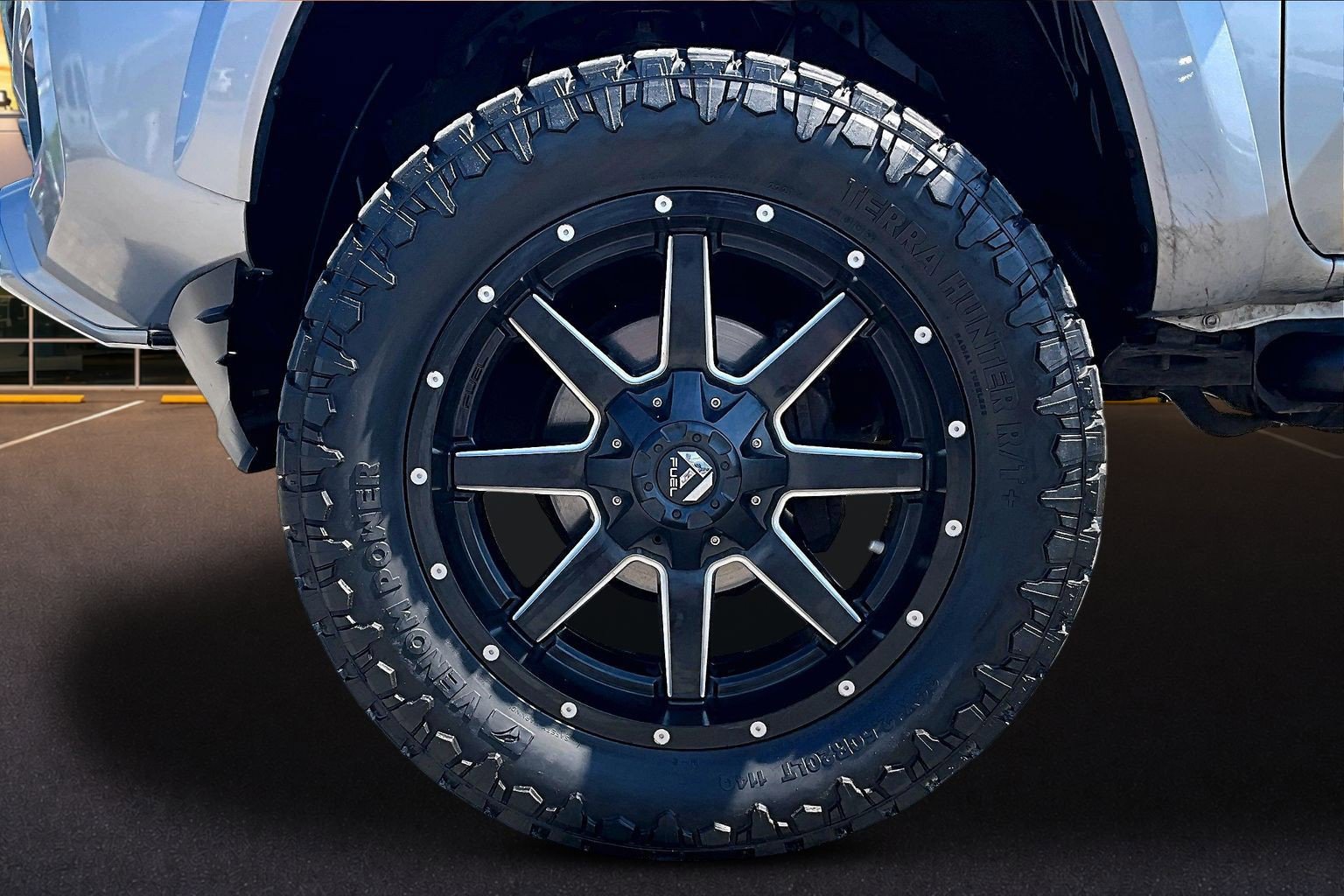 Used 2017 Toyota Tacoma TRD Sport AWD/4WD image 9