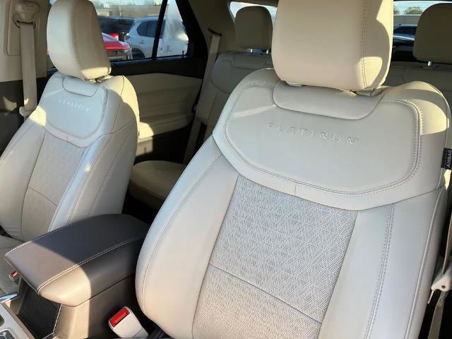 Certified 2023 Ford Explorer Platinum w/ Premium Technology Package AWD/4WD image 29