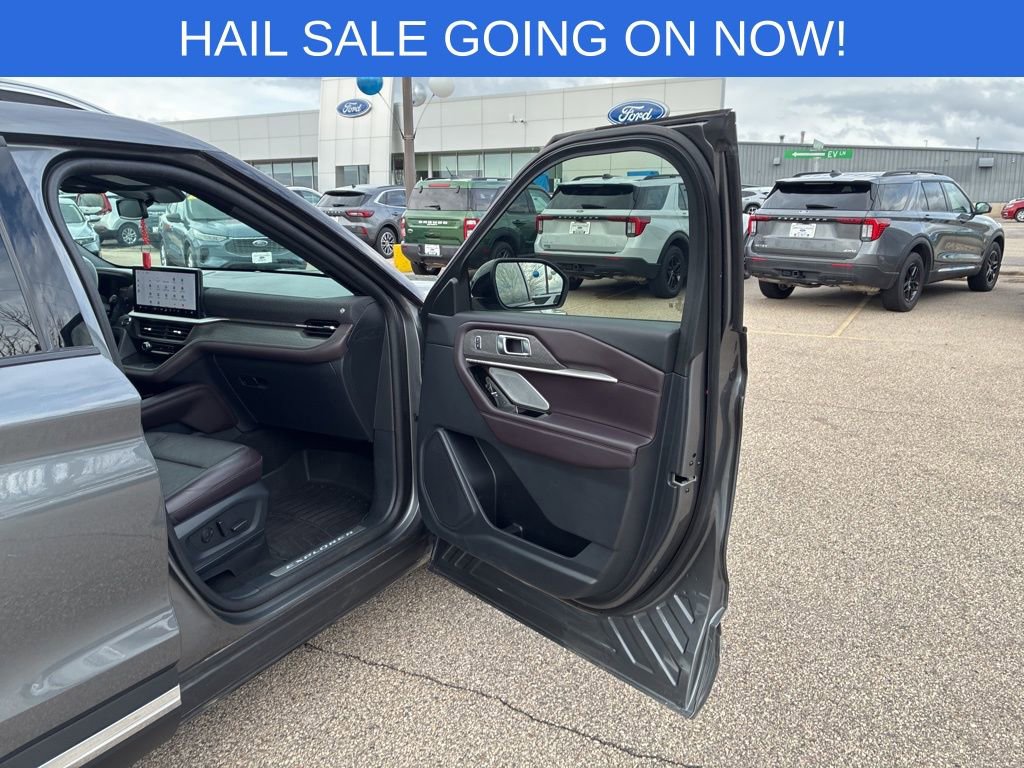 Certified 2025 Ford Explorer Platinum image 50