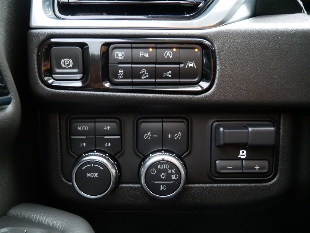 Used 2025 GMC Yukon Denali w/ Denali Reserve Package image 18