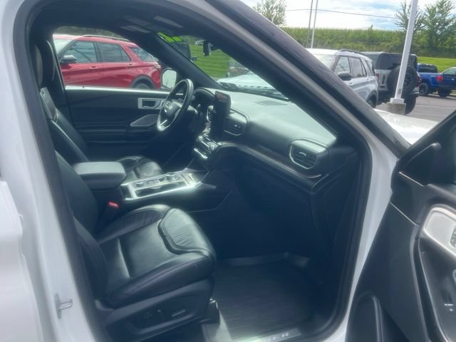 Certified 2022 Ford Explorer Platinum w/ Equipment Group 601A AWD/4WD image 19