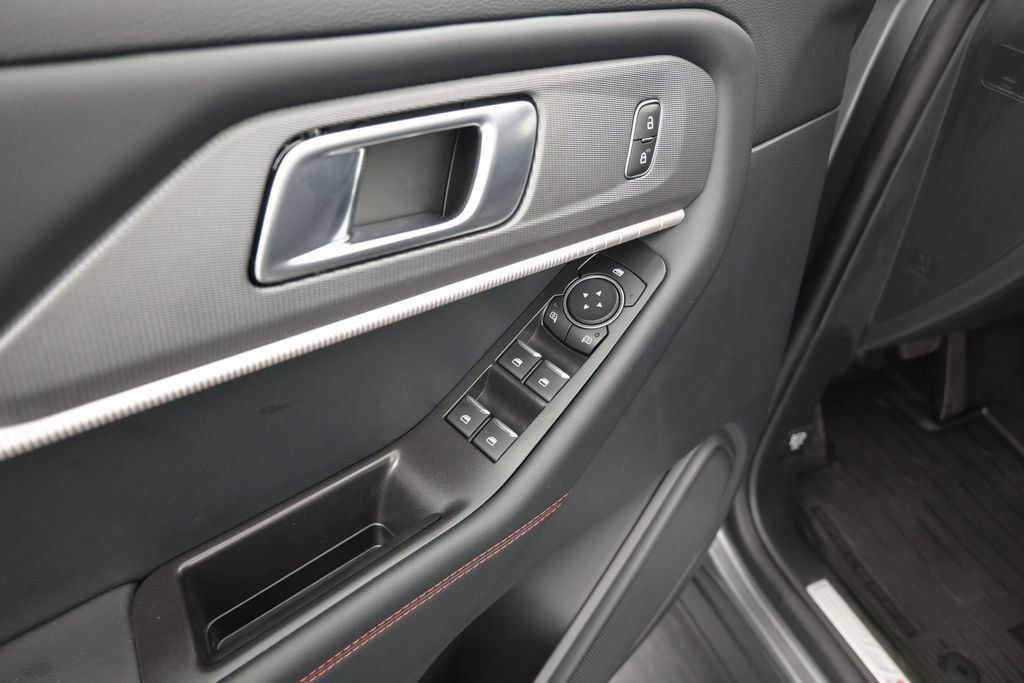 Certified 2025 Ford Explorer ST-Line RWD image 18