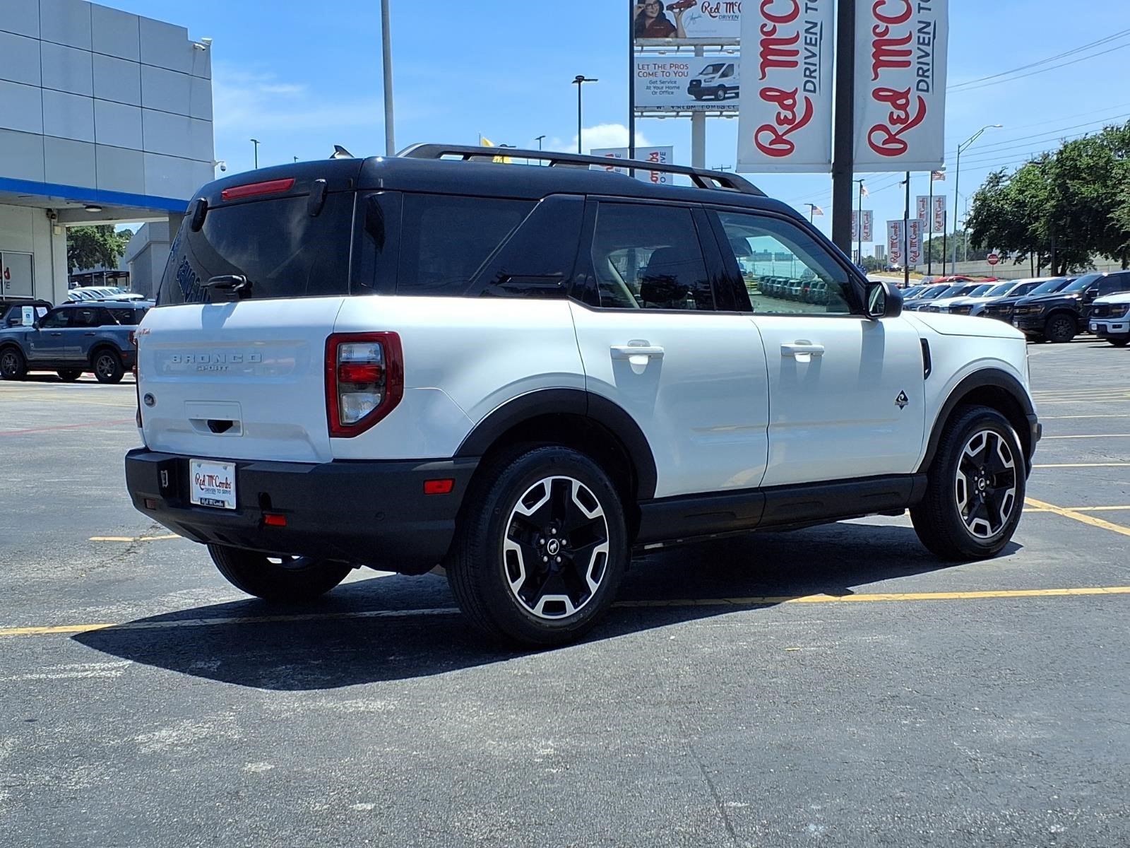 Certified 2023 Ford Bronco Sport Outer Banks w/ Tech Package AWD/4WD image 6
