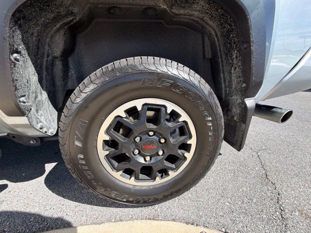 Used 2025 Toyota Tacoma TRD Off-Road w/ TRD Off Road Upgrade Package AWD/4WD image 29
