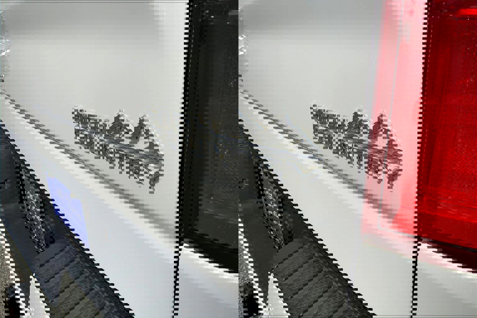 Used 2021 Chevrolet Silverado 1500 High Country w/ Technology Package image 12