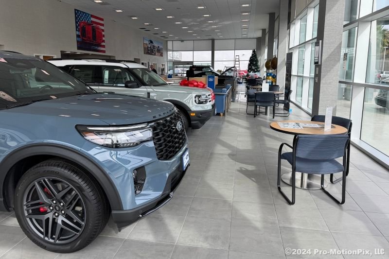 Certified 2019 Ford F150 Raptor w/ Equipment Group 802A Luxury image 33