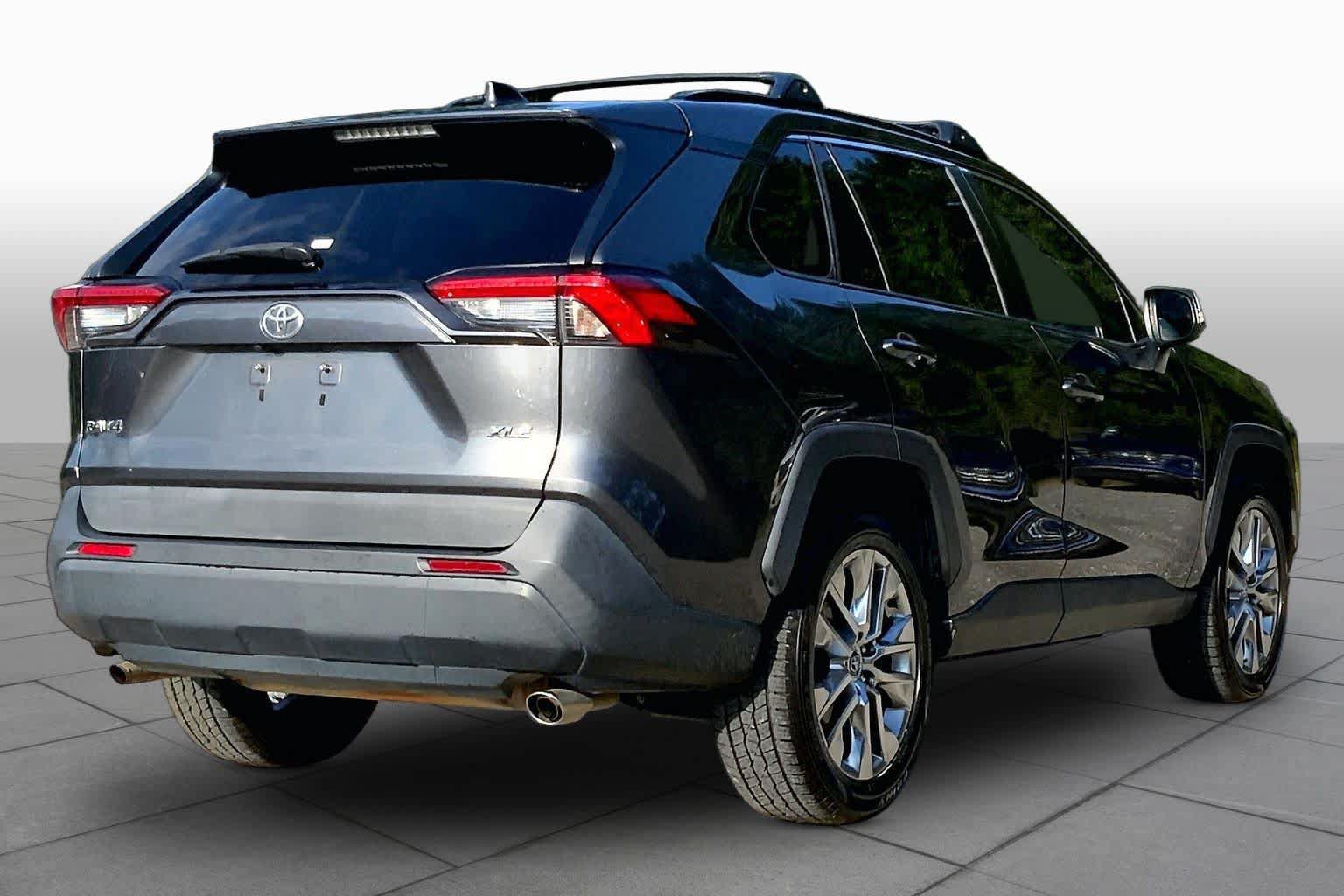 Used 2021 Toyota RAV4 XLE Premium FWD image 13