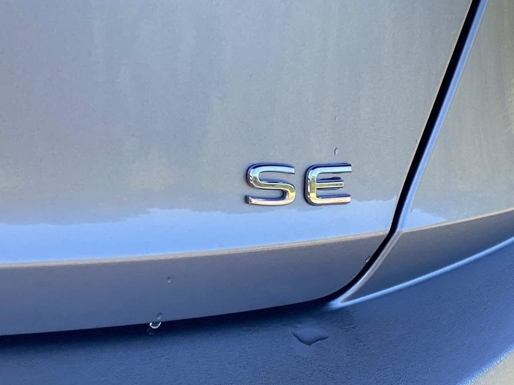 Used 2025 Volkswagen Jetta SE FWD image 6