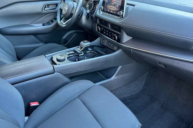 Used 2024 Nissan Rogue S AWD/4WD image 16