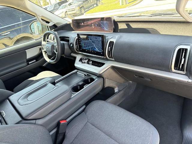 Certified 2025 Ford Expedition Active image 15