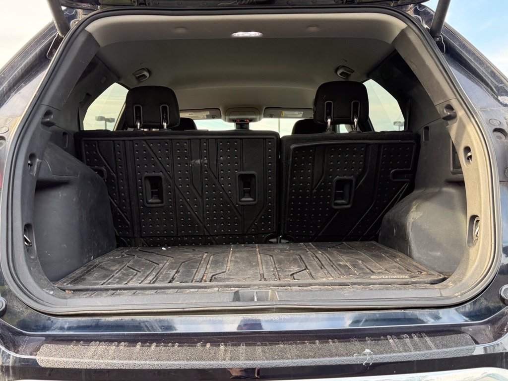 Used 2020 Chevrolet Equinox LT w/ Driver Convenience Package FWD image 21