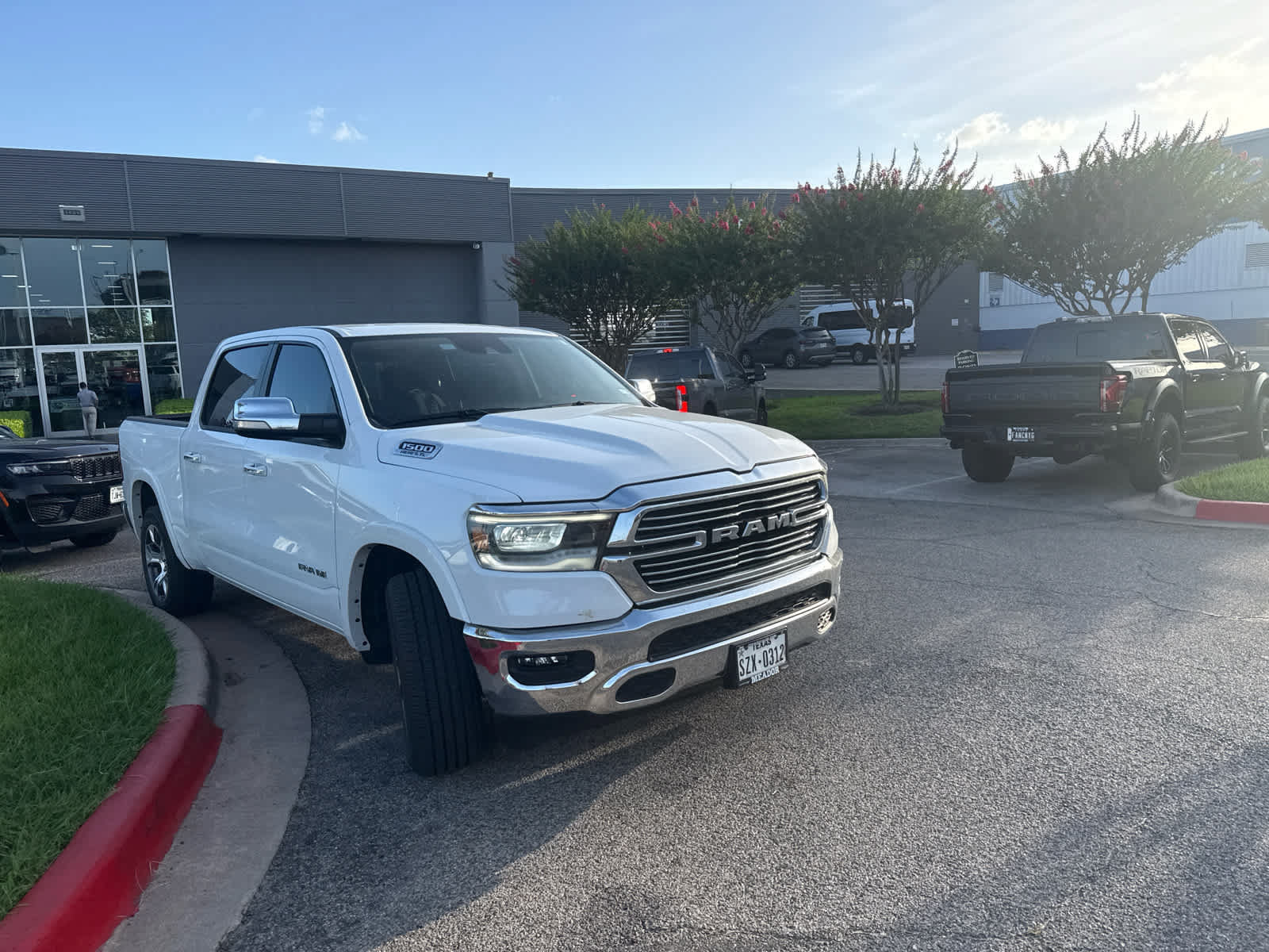 Used 2022 RAM 1500 Laramie AWD/4WD image 4