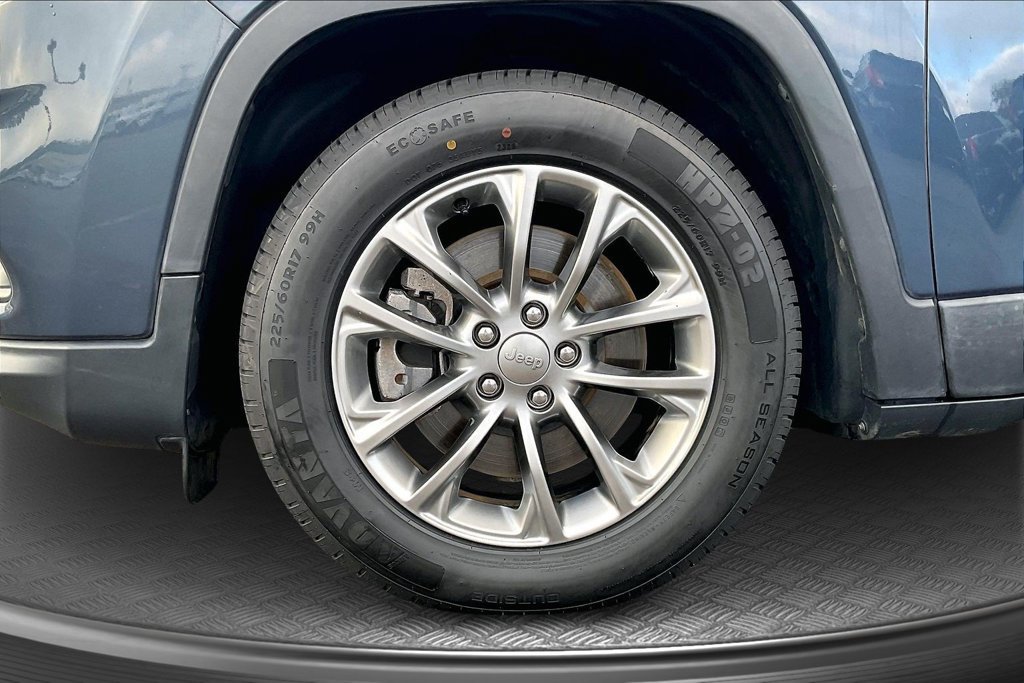 Used 2020 Jeep Cherokee Latitude Plus FWD image 35