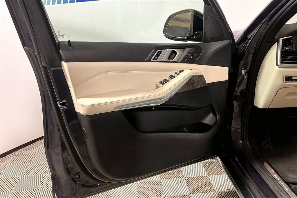 Used 2019 BMW X5 xDrive40i w/ Luxury Seating Package AWD/4WD image 18