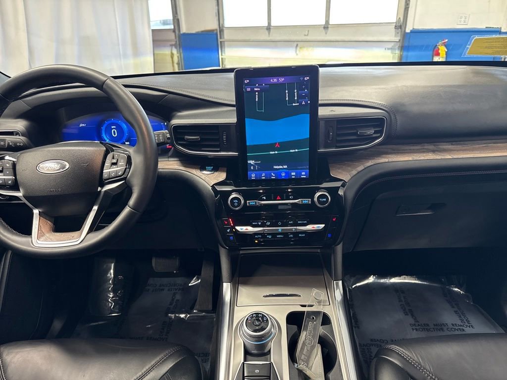 Certified 2022 Ford Explorer Platinum w/ Equipment Group 601A image 17