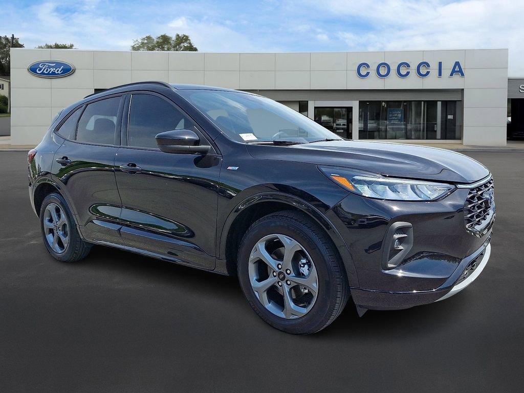 Certified 2024 Ford Escape ST-Line Select AWD/4WD image 3