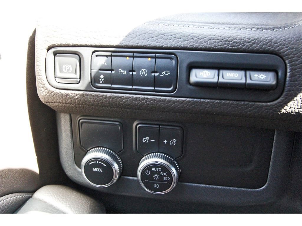 Used 2021 GMC Yukon XL Denali w/ Denali Premium Package image 20