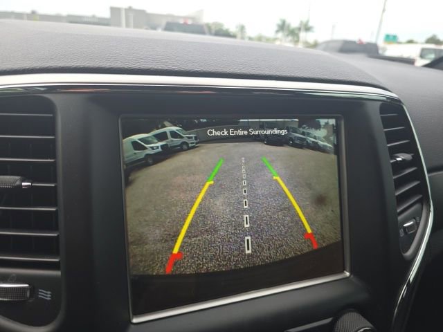 Used 2018 Jeep Grand Cherokee Altitude AWD/4WD image 12