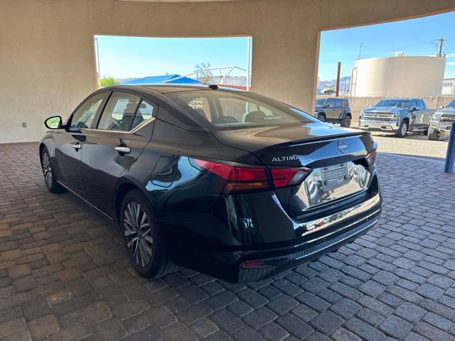 Used 2024 Nissan Altima 2.5 SV FWD image 2