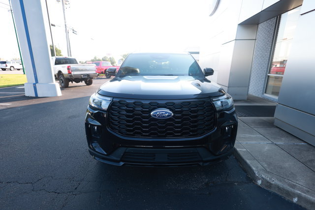 Certified 2025 Ford Explorer ST-Line w/ ST-Line Street Pack AWD/4WD image 2