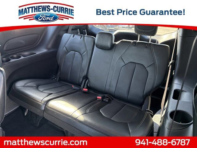 Used 2025 Chrysler Pacifica Select image 13
