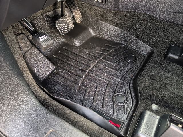 Certified 2018 Ford Explorer XLT w/ Equipment Group 202A image 16