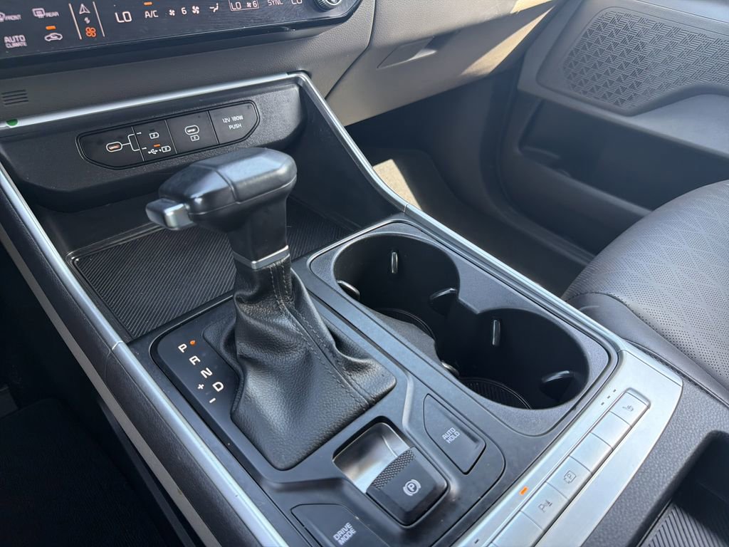 Used 2025 Kia Carnival FWD image 26