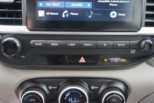 Used 2020 Hyundai Venue SEL image 19