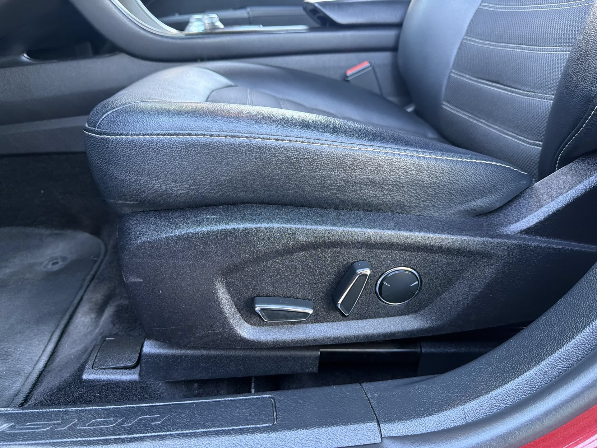 Certified 2017 Ford Fusion SE w/ Equipment Group 201A FWD image 12