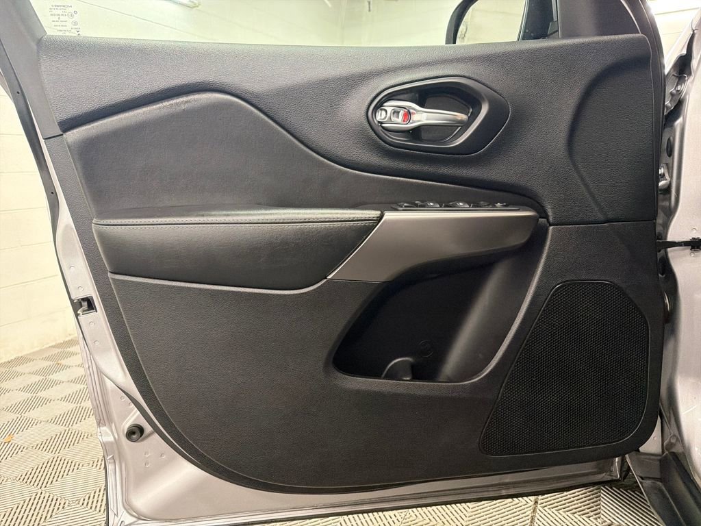 Used 2020 Jeep Cherokee Latitude image 16