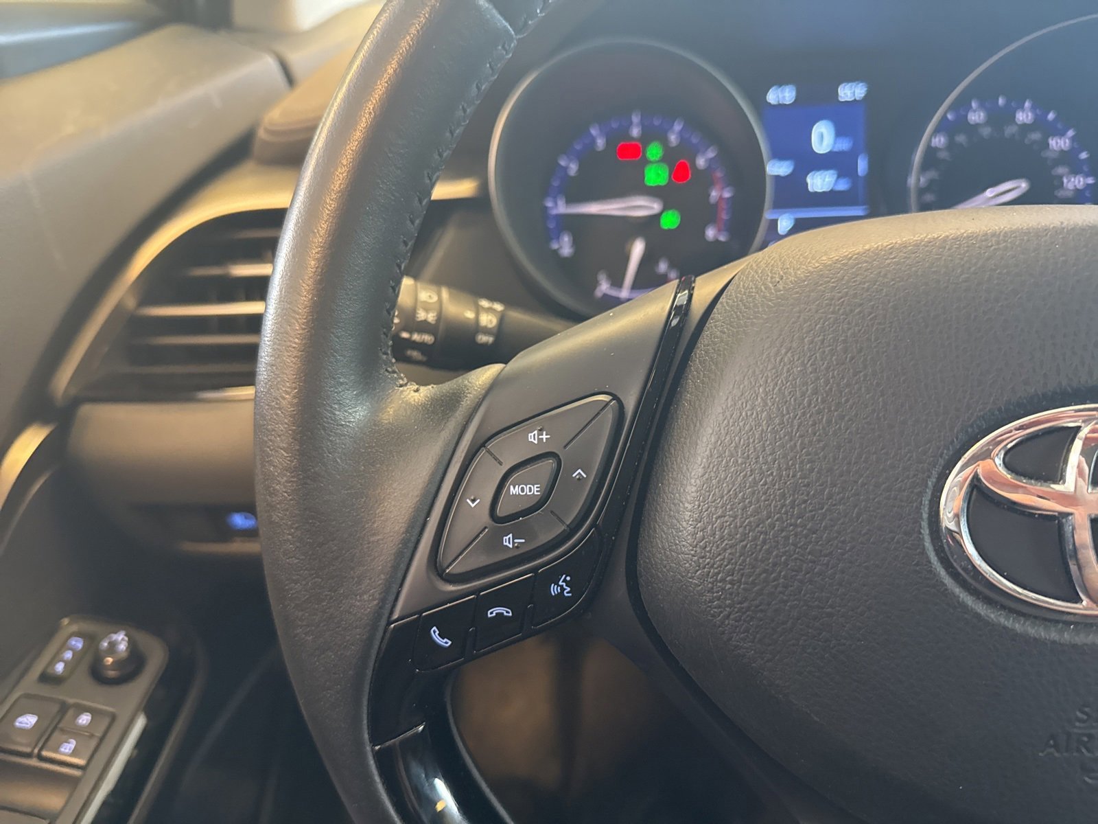 Used 2022 Toyota C-HR Limited image 20