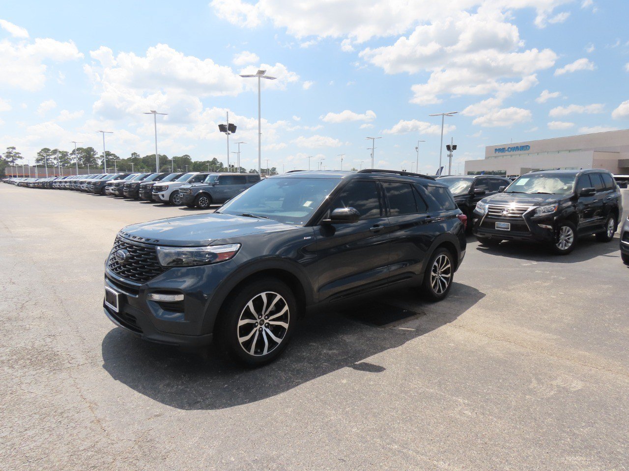 Certified 2022 Ford Explorer ST-Line RWD image 2