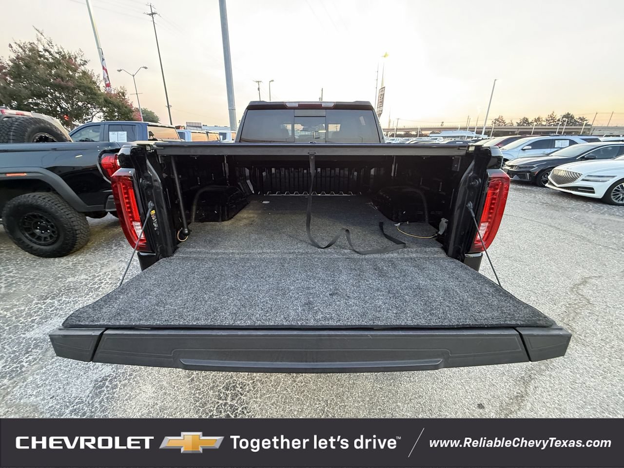 Used 2022 GMC Sierra 1500 SLT AWD/4WD image 30