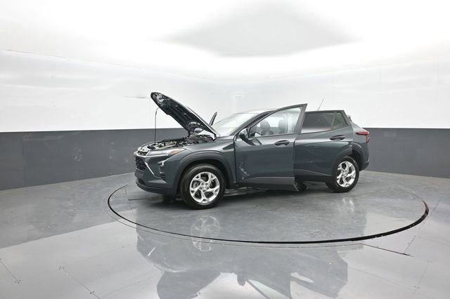 Used 2025 Chevrolet Trax LS w/ LS Convenience Package image 33