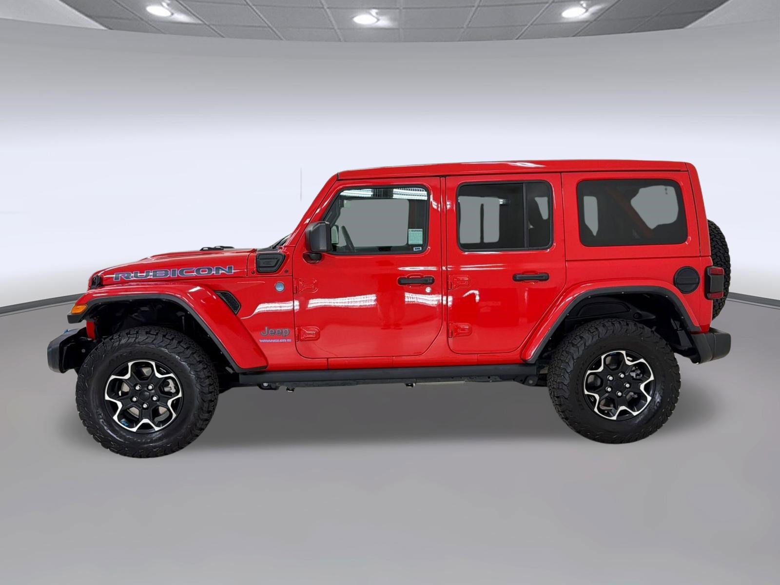 Used 2023 Jeep Wrangler Unlimited Rubicon 4xe w/ Cold Weather Group AWD/4WD image 2