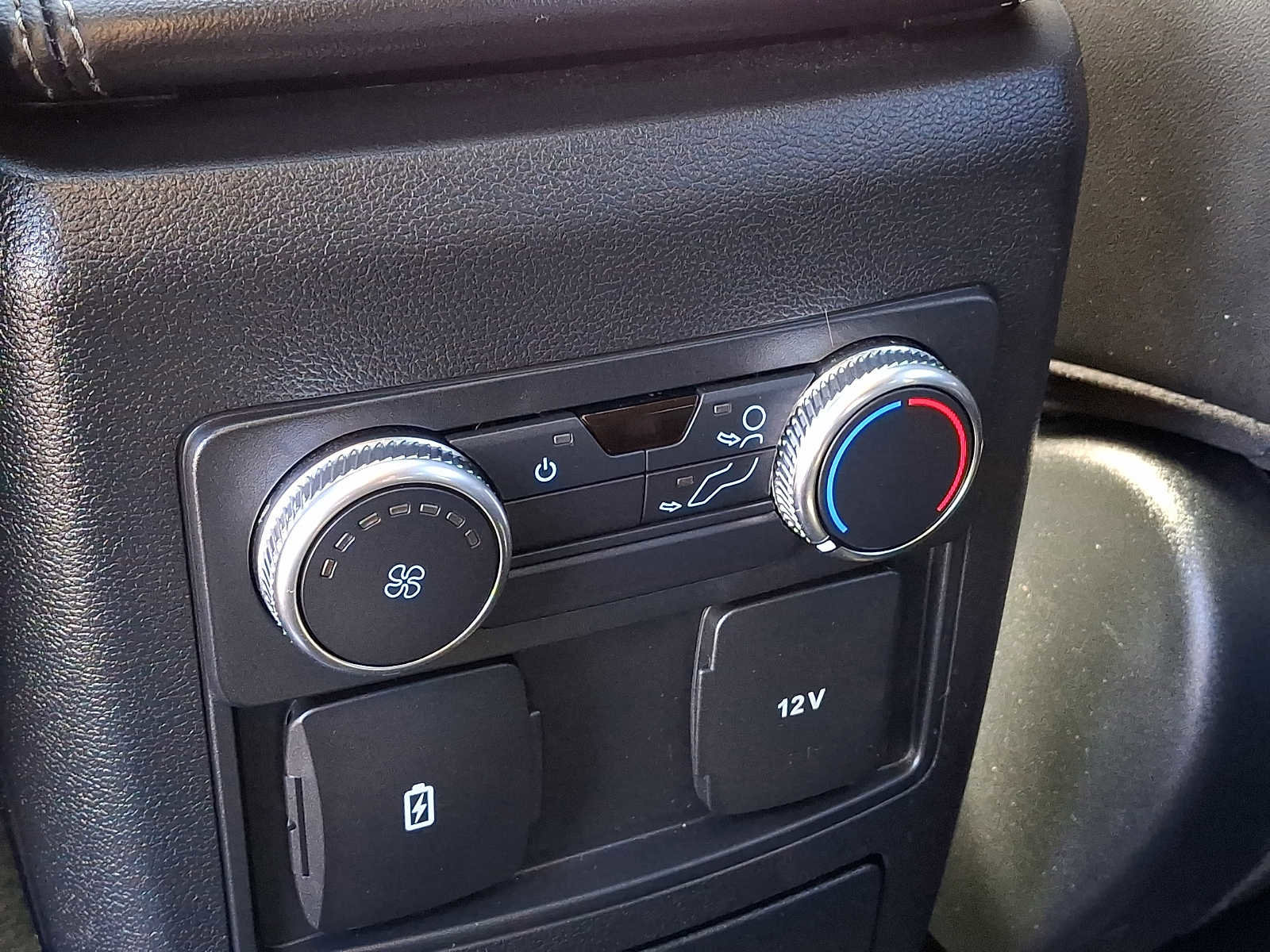 Certified 2022 Ford Explorer XLT w/ Equipment Group 202A image 12