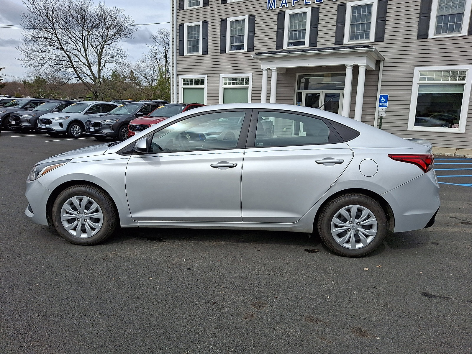 Used 2022 Hyundai Accent SE image 2