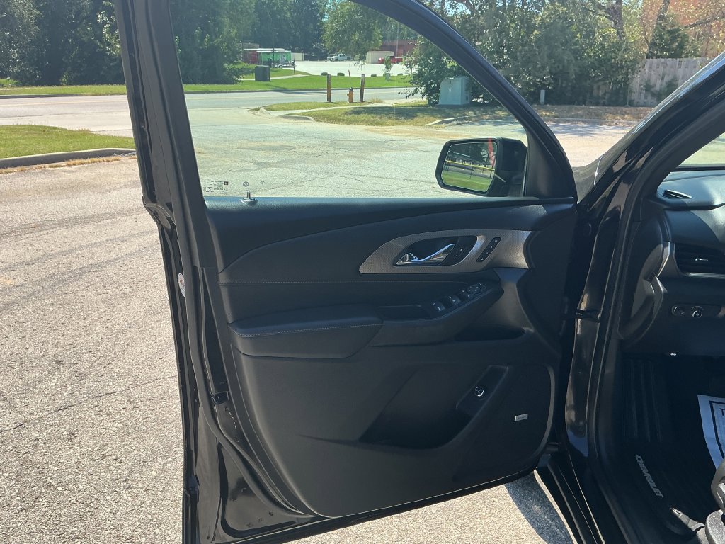 Used 2022 Chevrolet Traverse Premier w/ Redline Edition AWD/4WD image 13