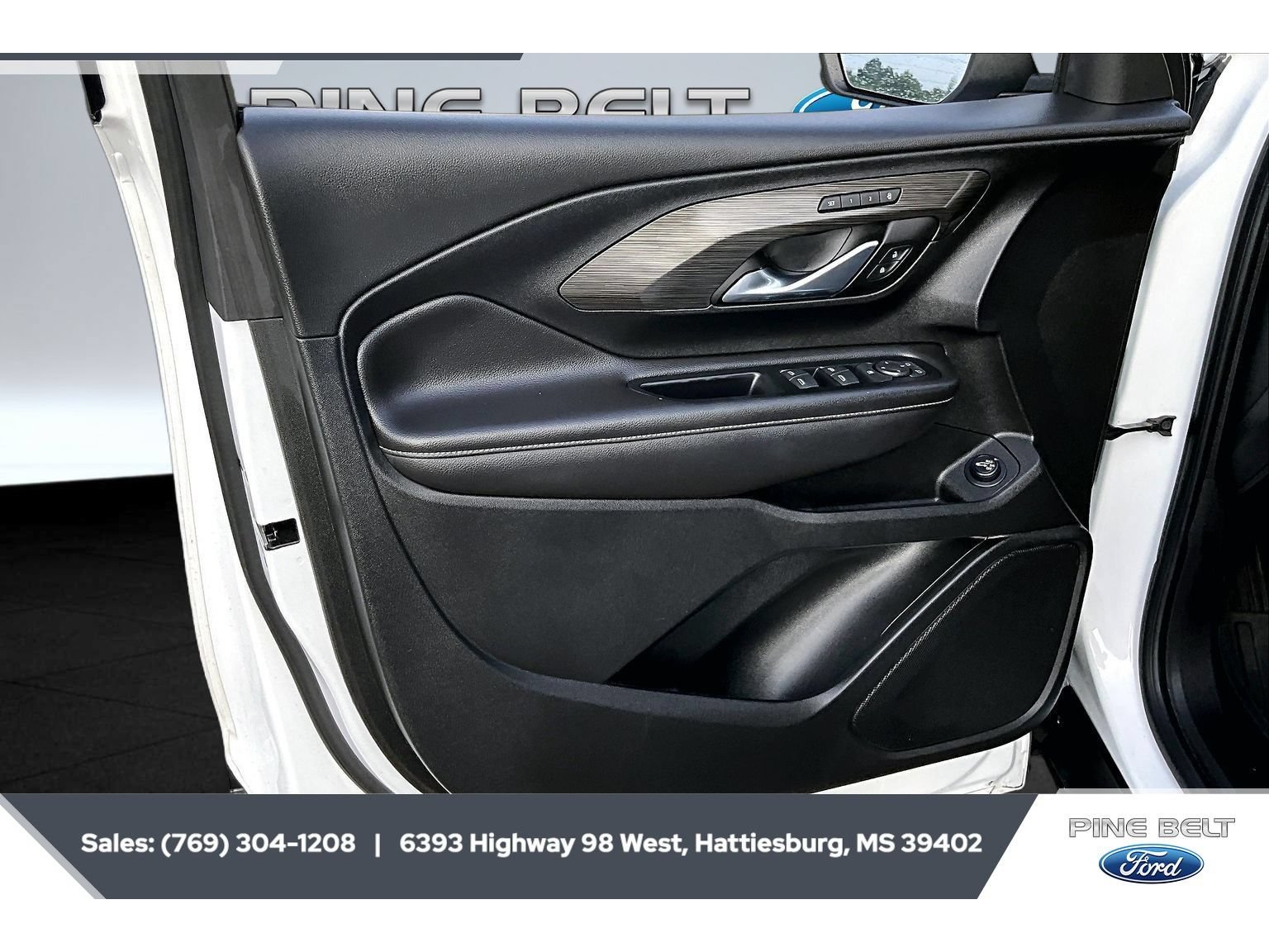 Used 2022 GMC Terrain SLT w/ Tech Package FWD image 17