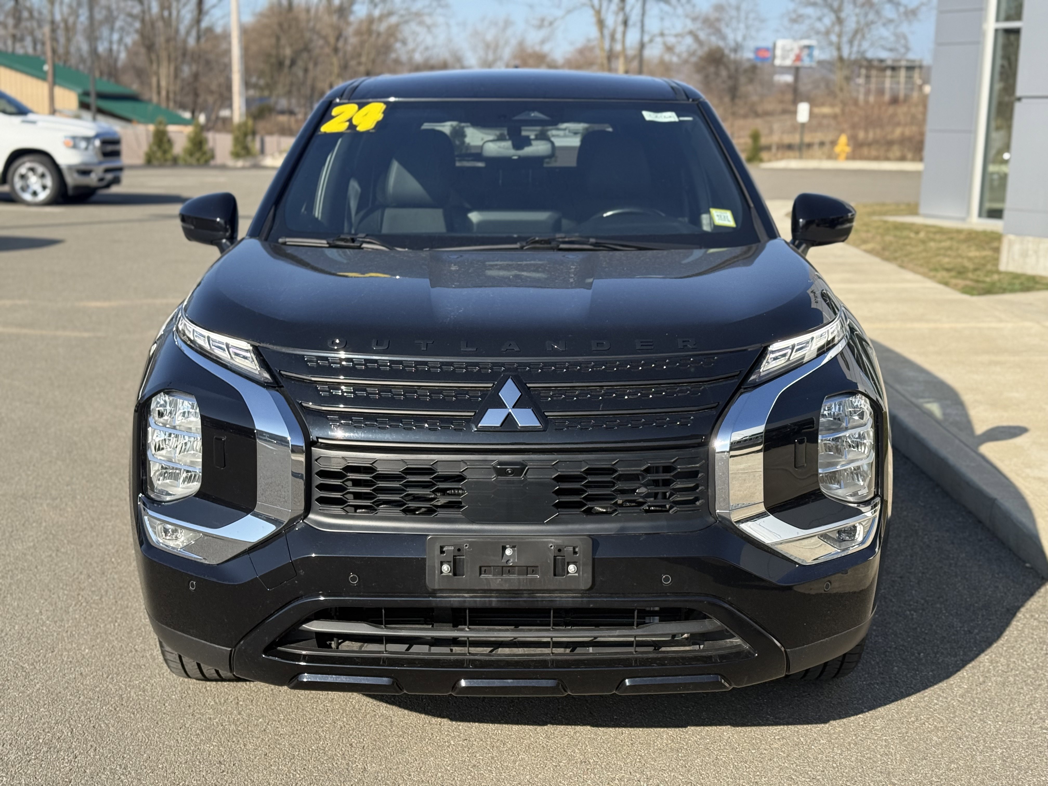 Used 2024 Mitsubishi Outlander AWD image 6