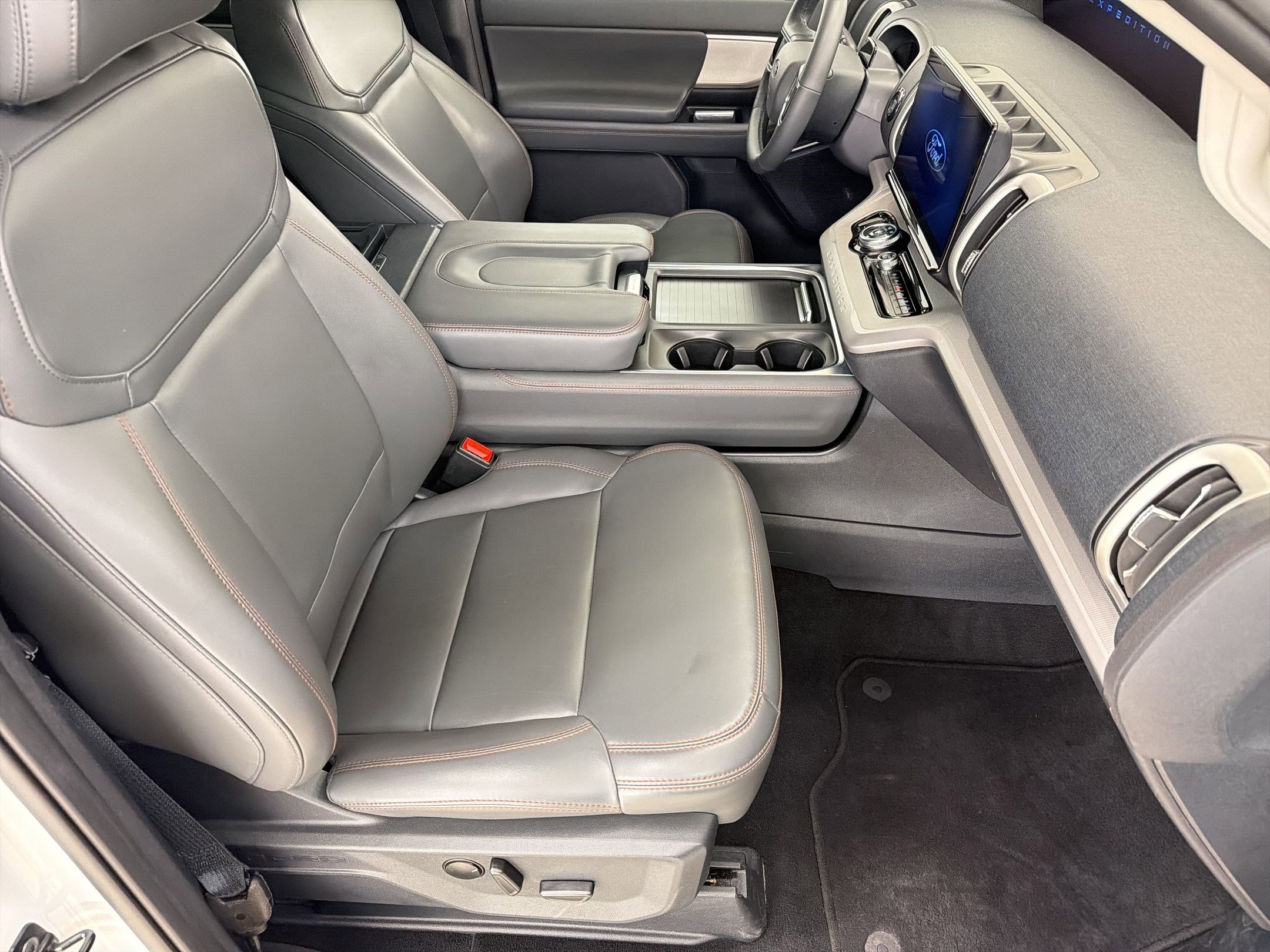 Certified 2025 Ford Expedition Active AWD/4WD image 29