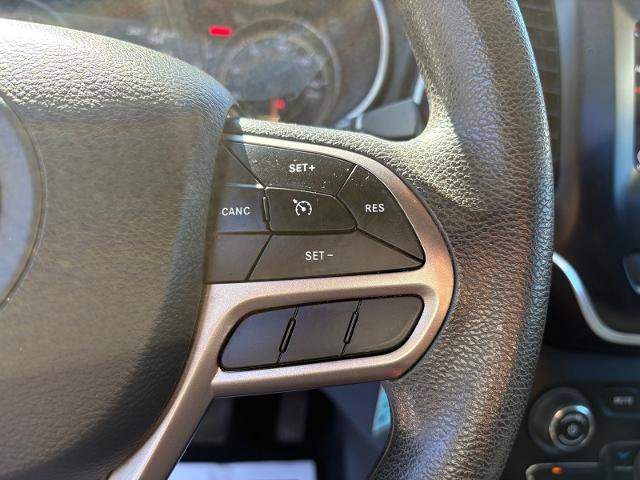 Used 2021 Jeep Cherokee Latitude FWD image 19